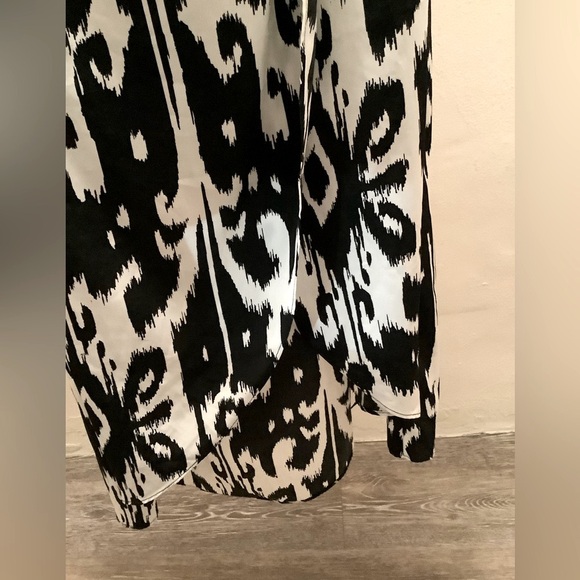 Beautiful Resortwear silk maxi dress Athleta builtin bra, blk/white Ikat pattern - Picture 5 of 12